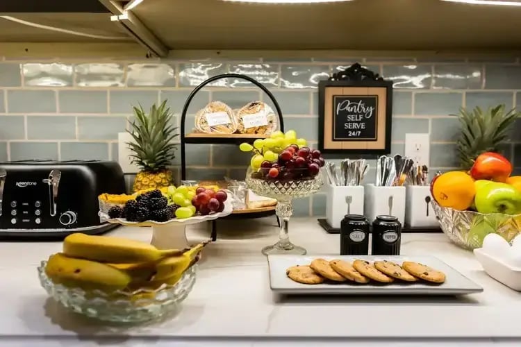 Complimentary breakfast | Old Town Bluffton Inn