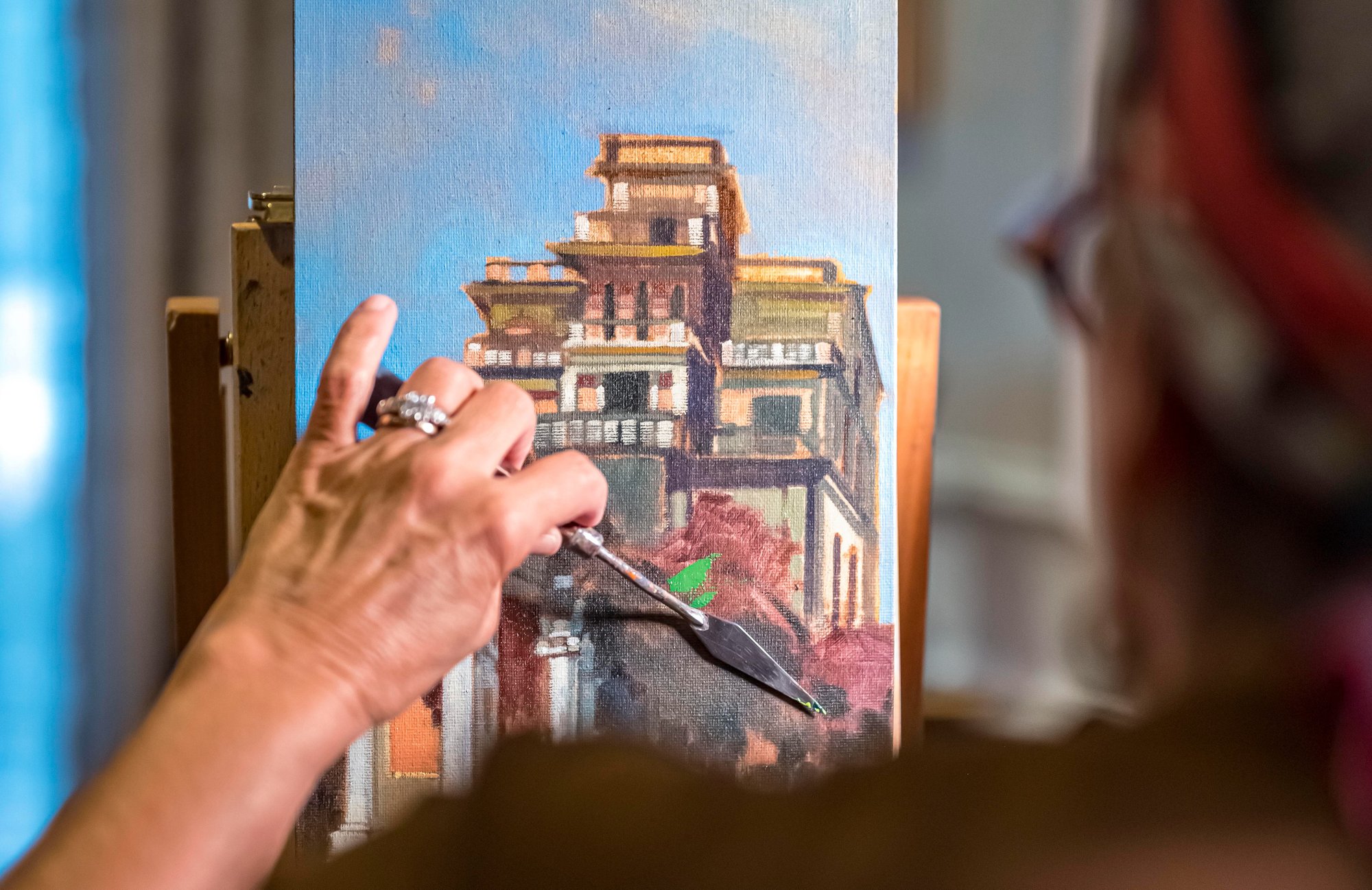 Mickey Boisvert painting at Old Town Bluffton Inn